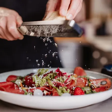 فندق Tschermonegg 