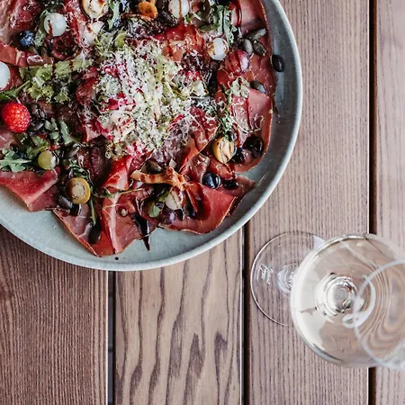 فندق Tschermonegg 